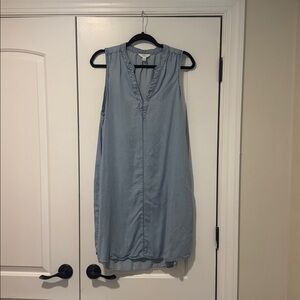 Sleeveless light Chambray Dress